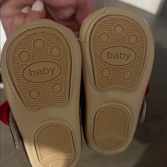 Elegant Red Baby Shoes with Bow - Picture 2 of 2